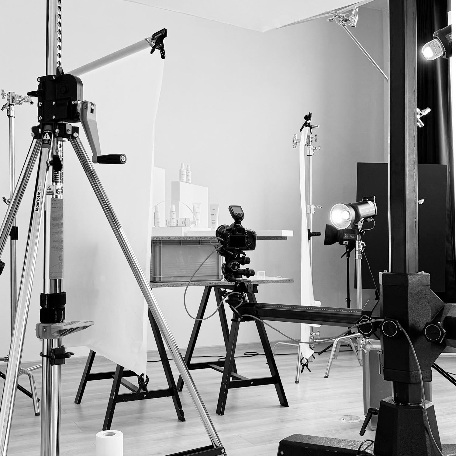 Proces fotografii produktowej w 8PRO Studio - realizacja zdjęć krok po kroku