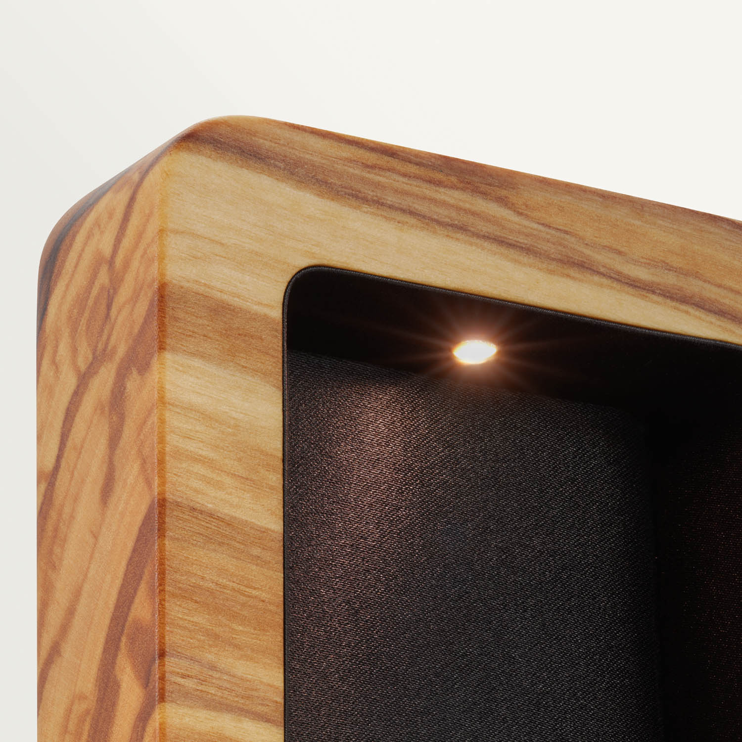 Pudełko na pierścionek z podświetlaniem  Fotografia produktowa - Packshot detalu produktu